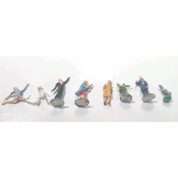 Vintage Set Of 8 Teeny Tiny Figurines / Rooster Diorama Circa 1960's - Picture 1 of 6